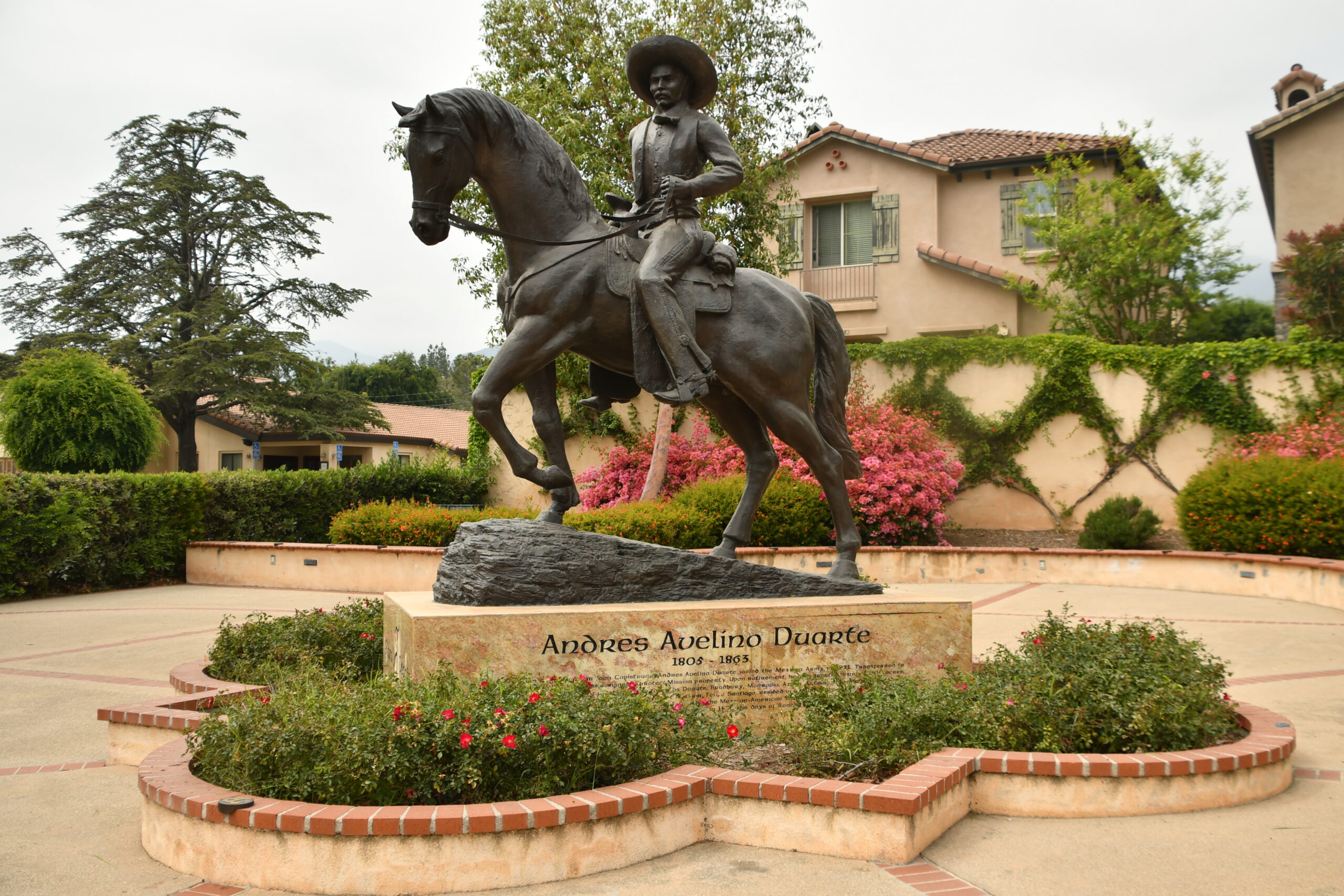 Duarte andres duarte statue